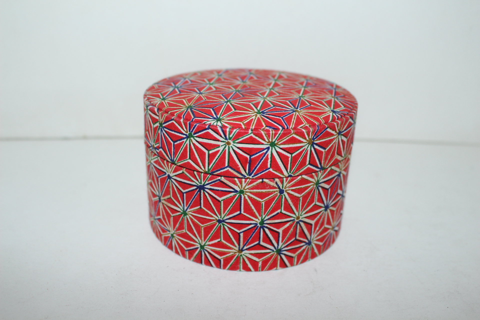 상태좋은 종이와 천으로된 함