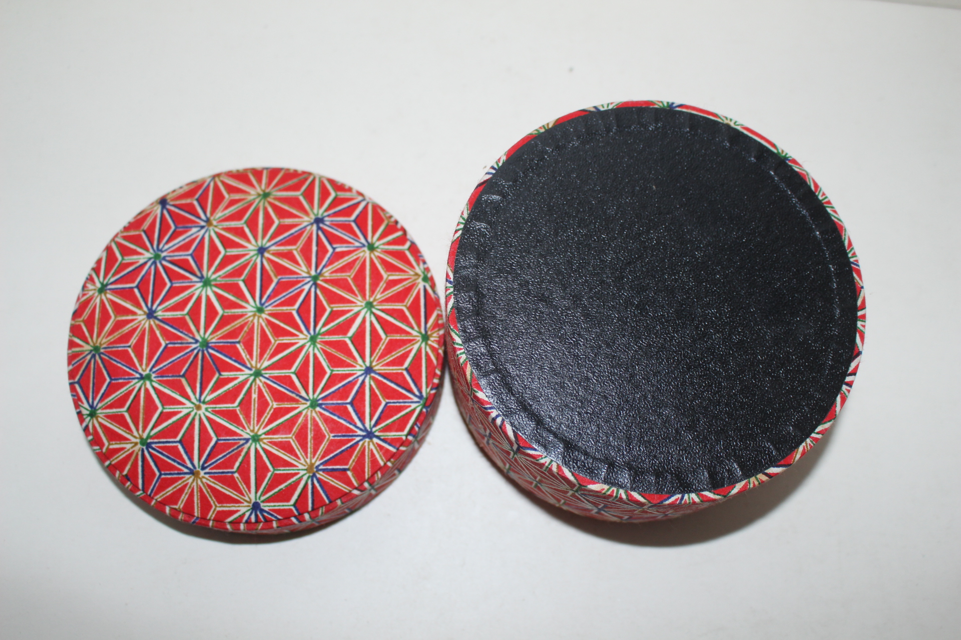 상태좋은 종이와 천으로된 함