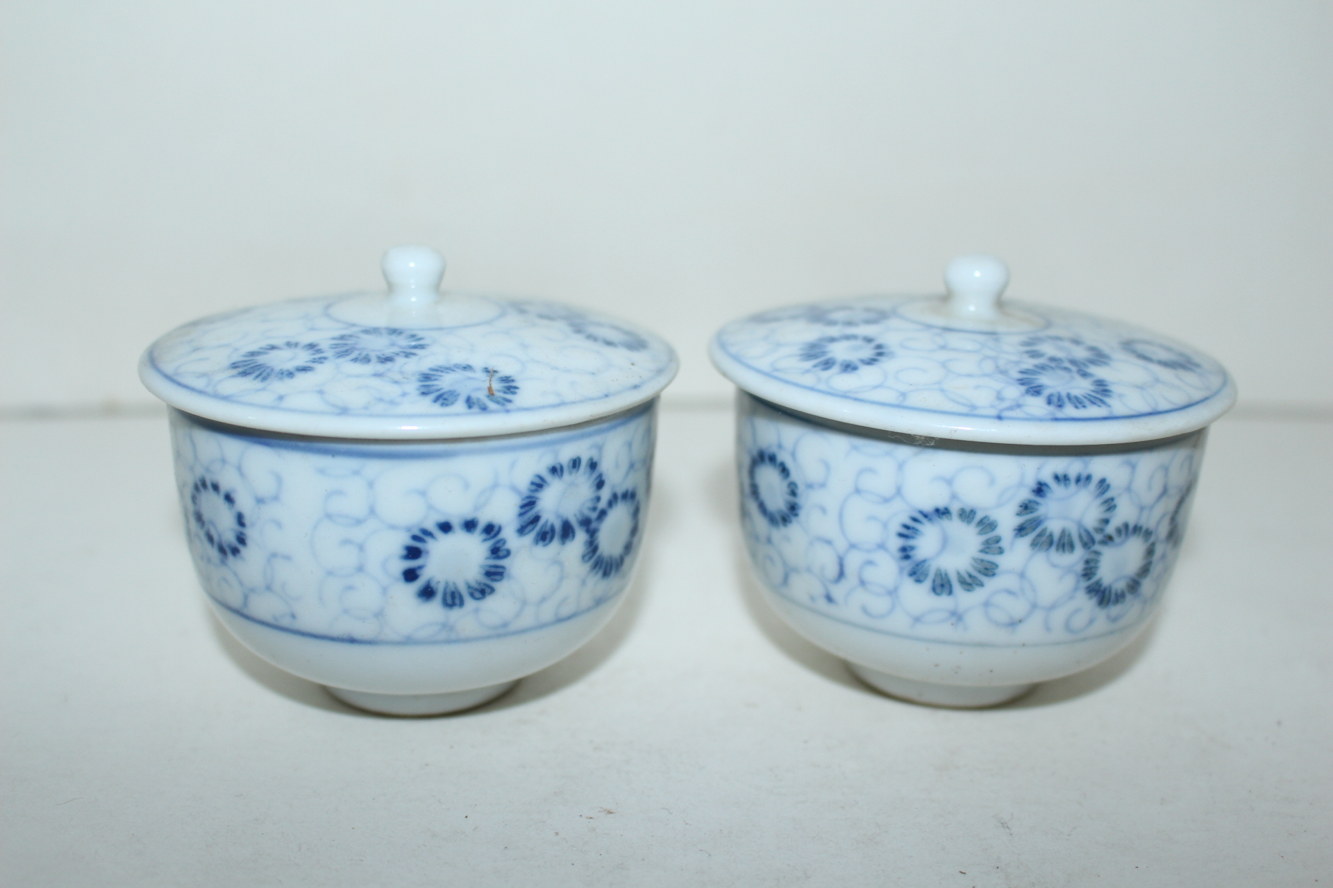 연대가좋은 청화백자화문 두껑있는잔 점