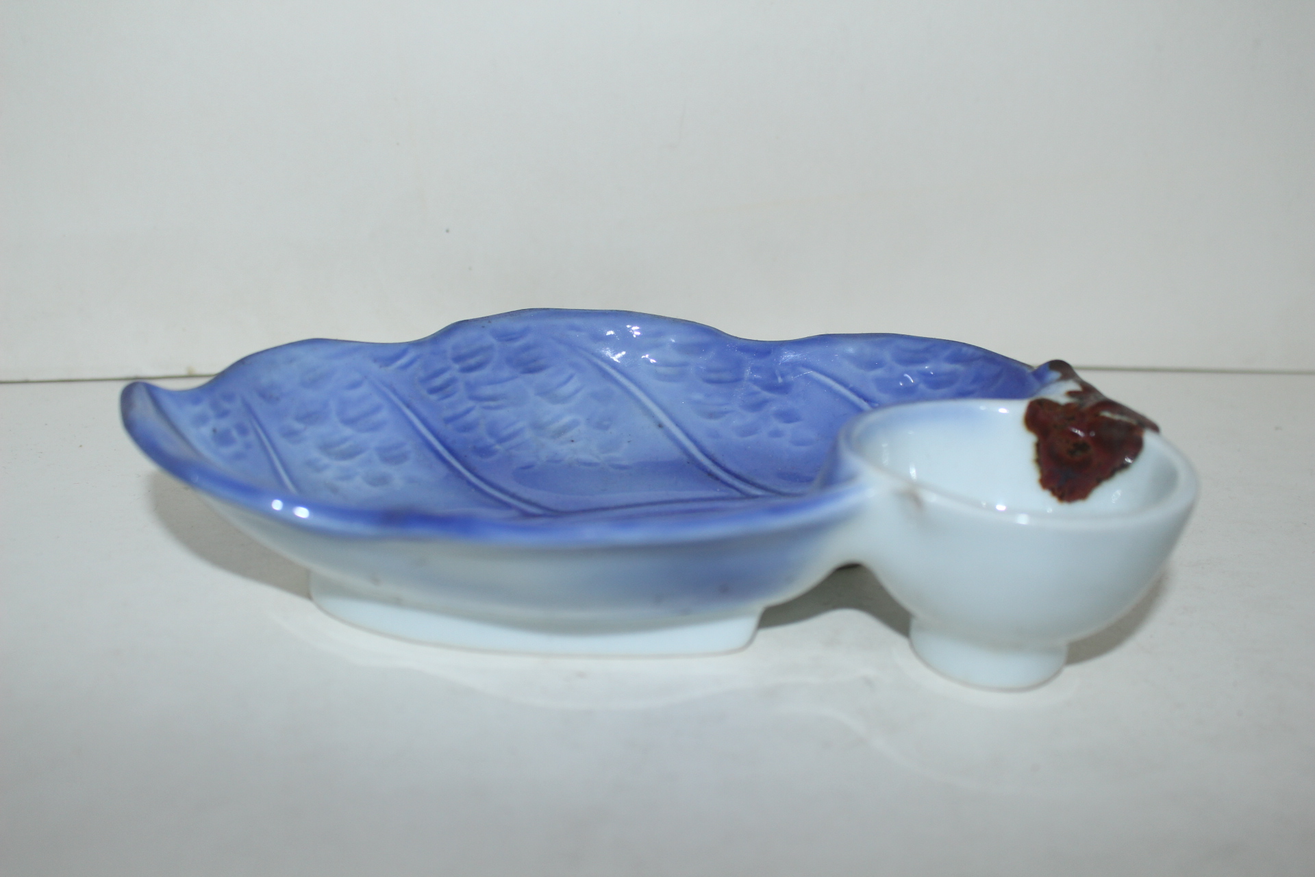 외사기연대의 청화백자 나뭇잎모양 완