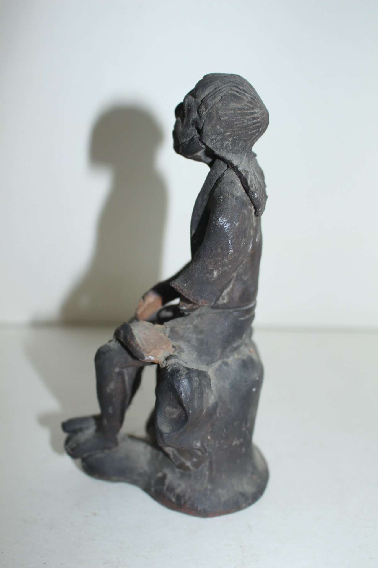 연대가좋은 토기재질로된 도인 조각상