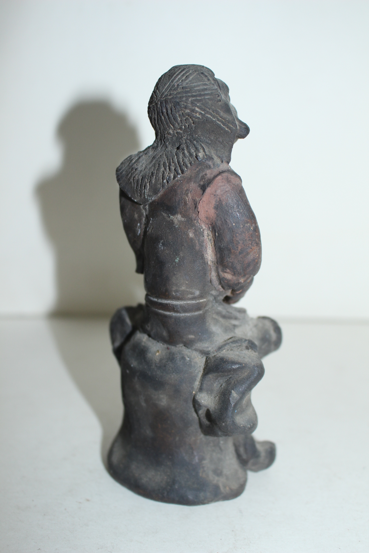 연대가좋은 토기재질로된 도인 조각상