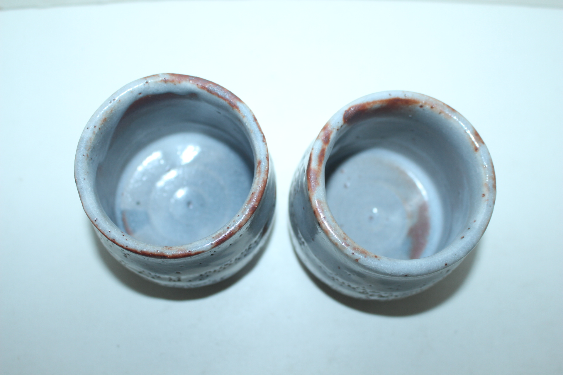 청자 백채추상산수문 잔 2점