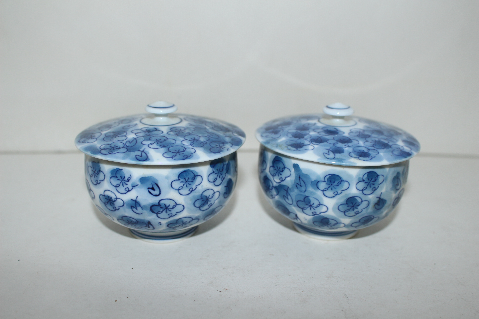 이마리 청화백자화문 두껑있는잔 2점