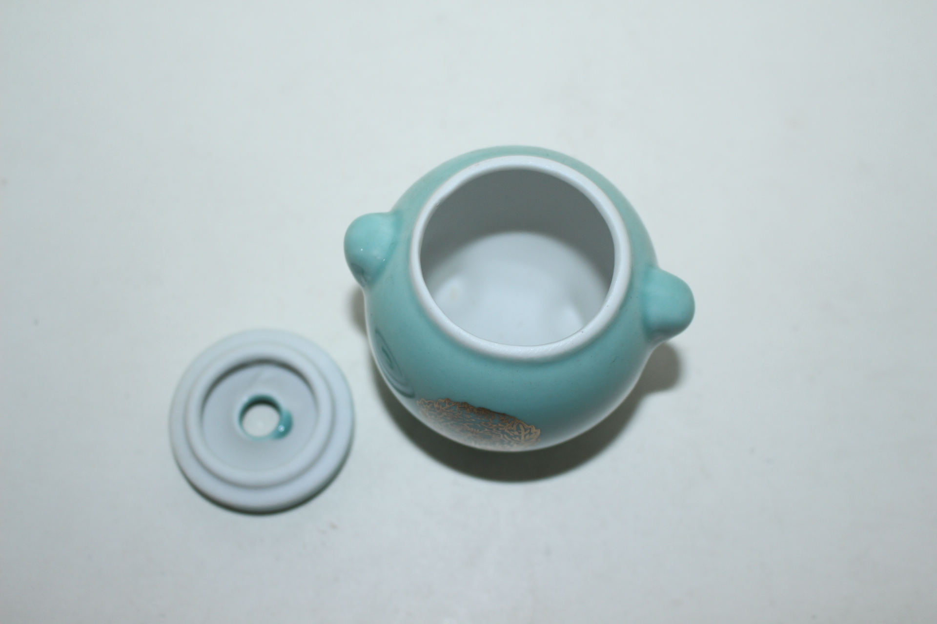 청자 삼족이귀 금채화문 향로