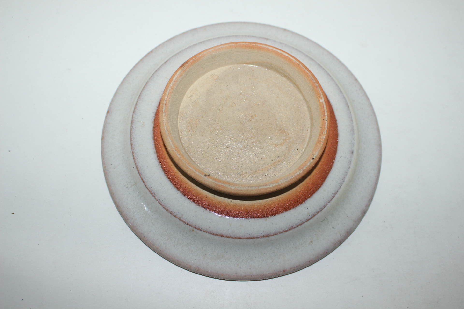 청자 추상인물산수문 굽높은 완