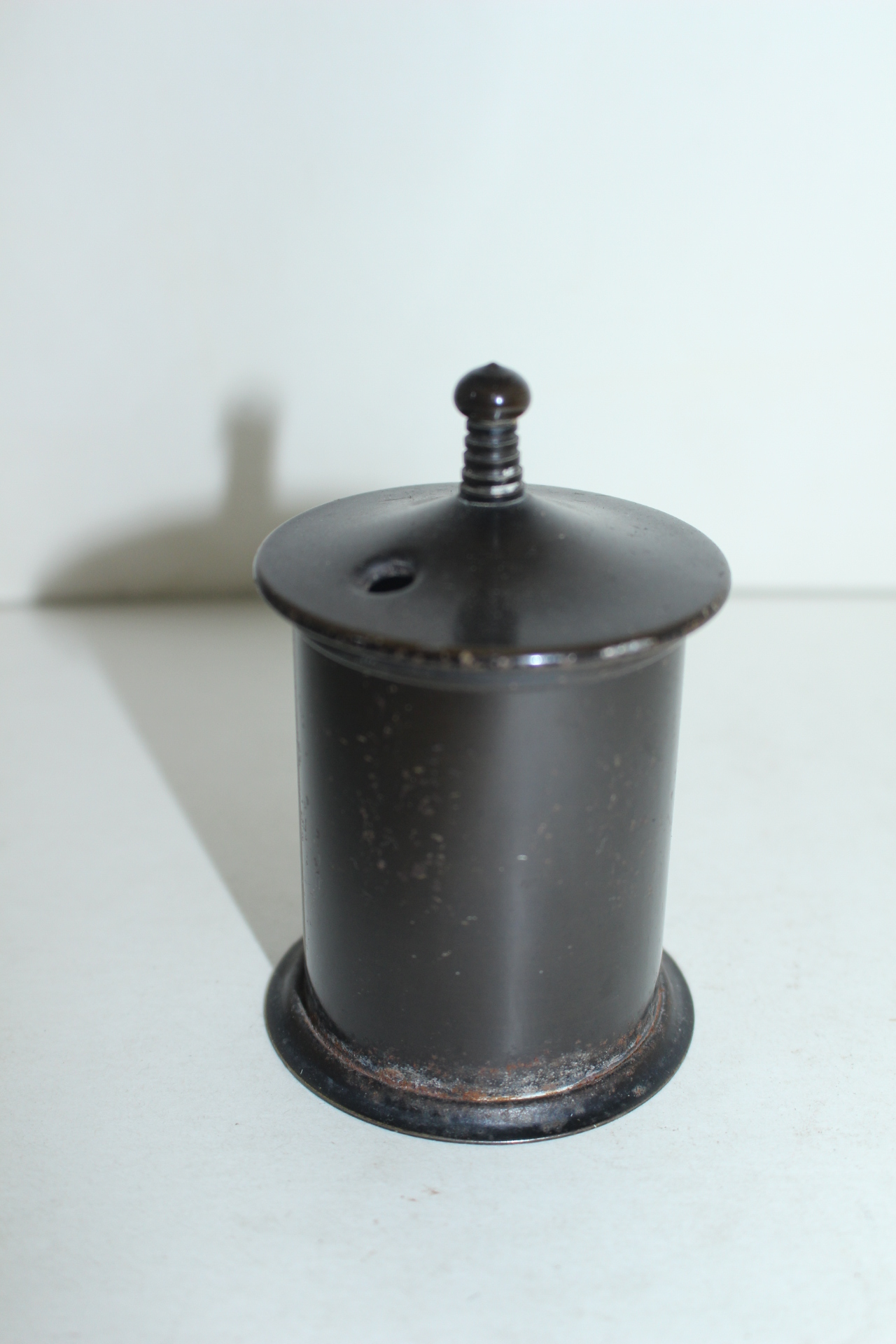 무쇠로된 탑모양 향호