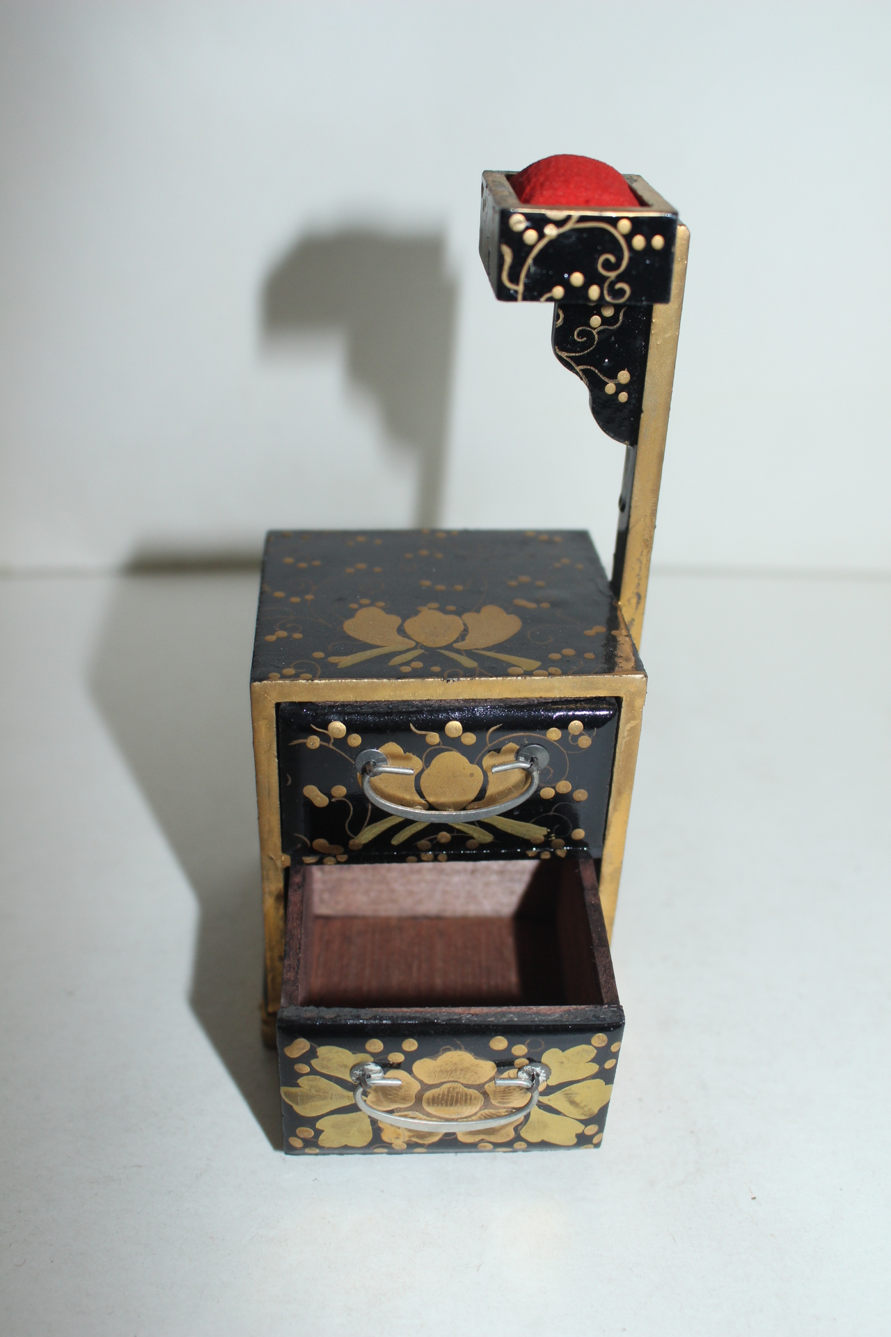 연대가좋은 나무에 금채화문된 소형경대