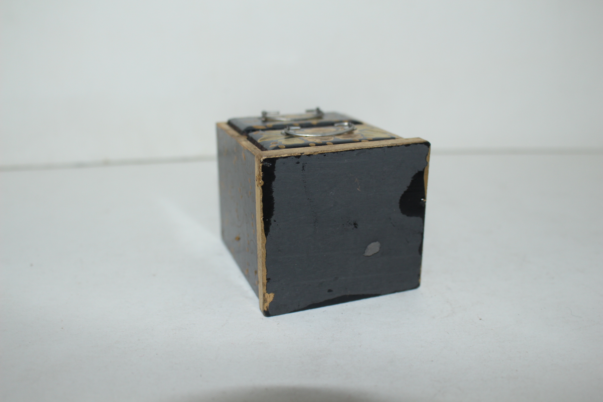 연대가좋은 나무에 금채화문된 소형경대