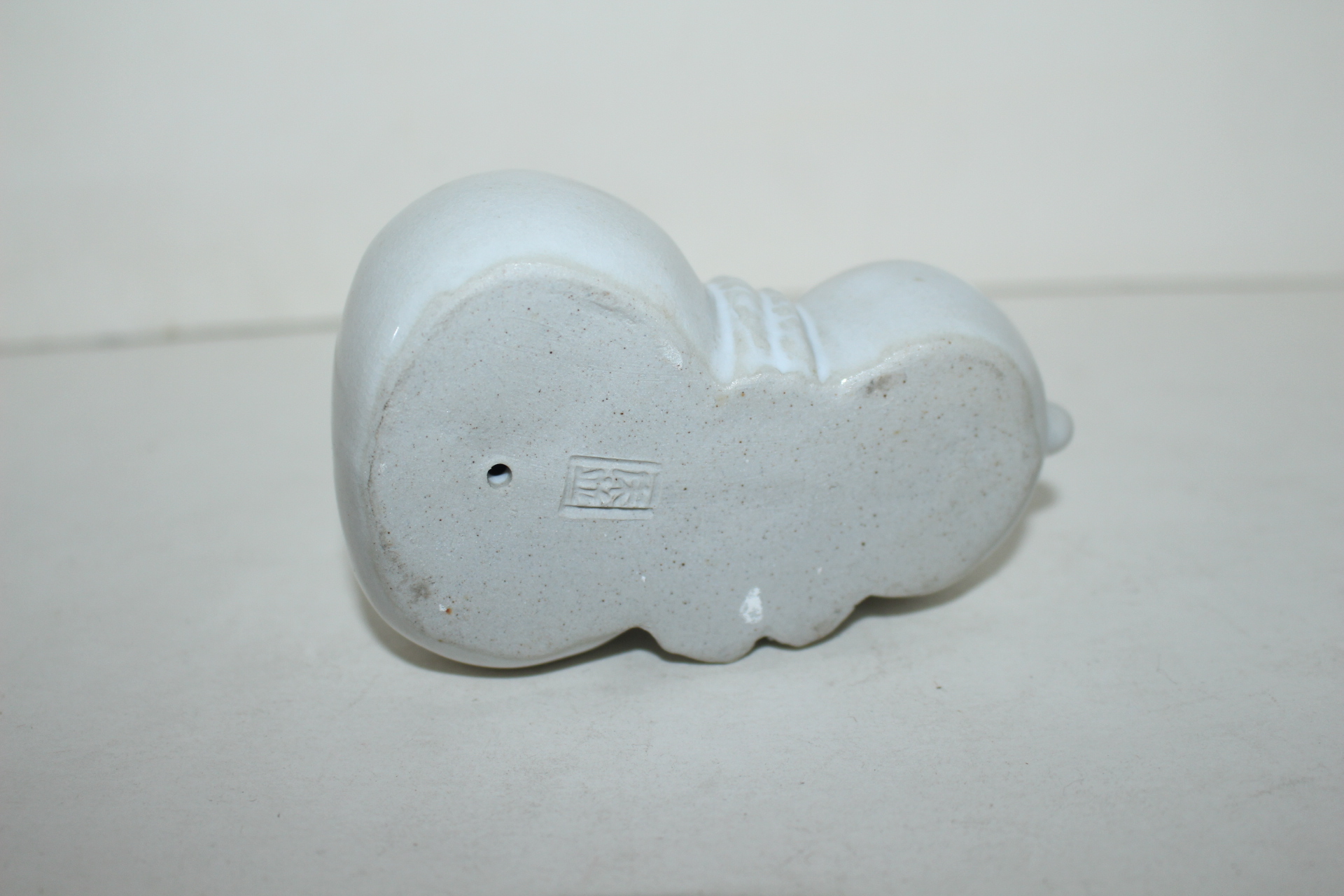 청자 복주머니 쥐 조각상