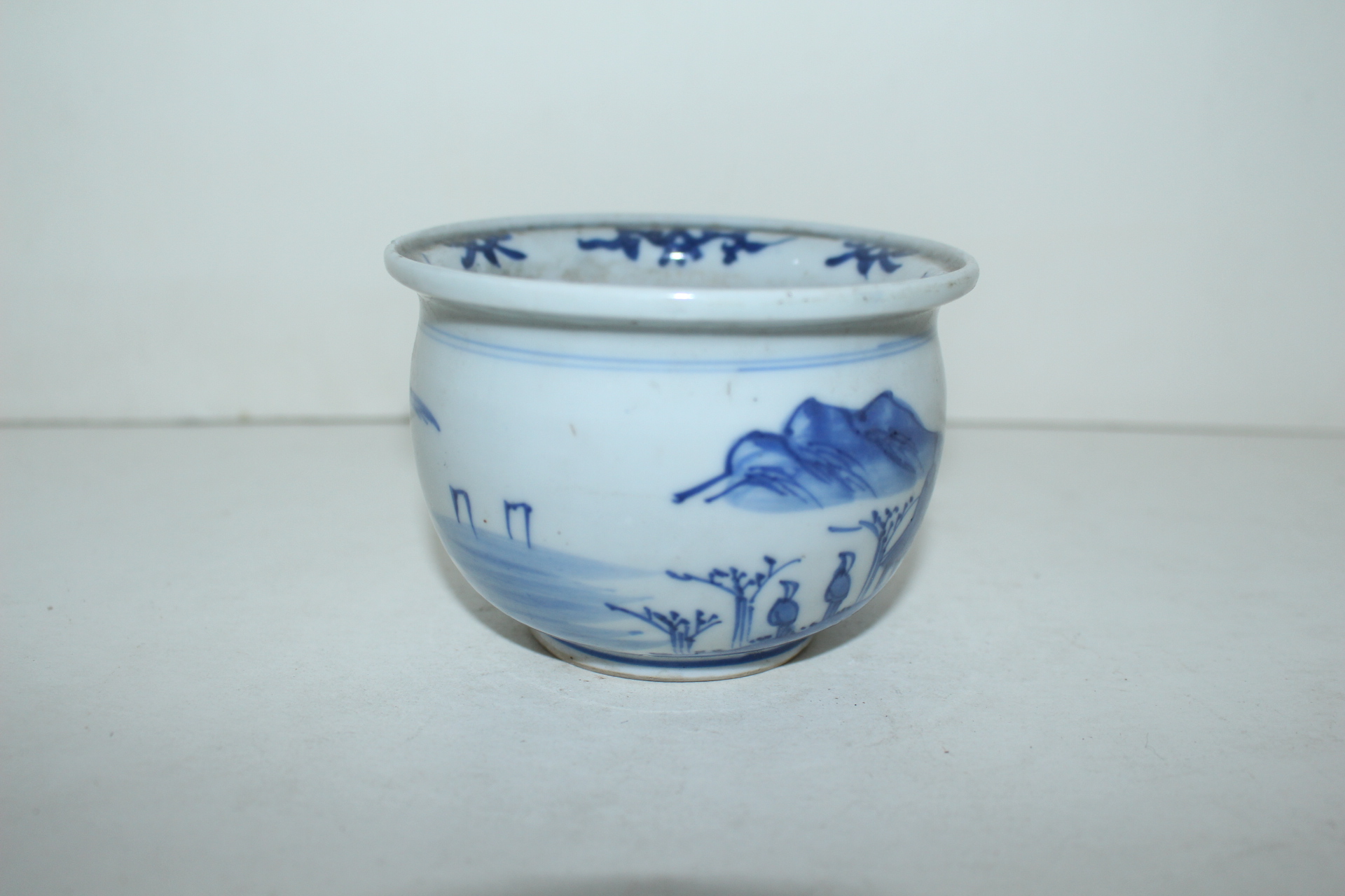 100년이상된 청화백자 산수문 향로