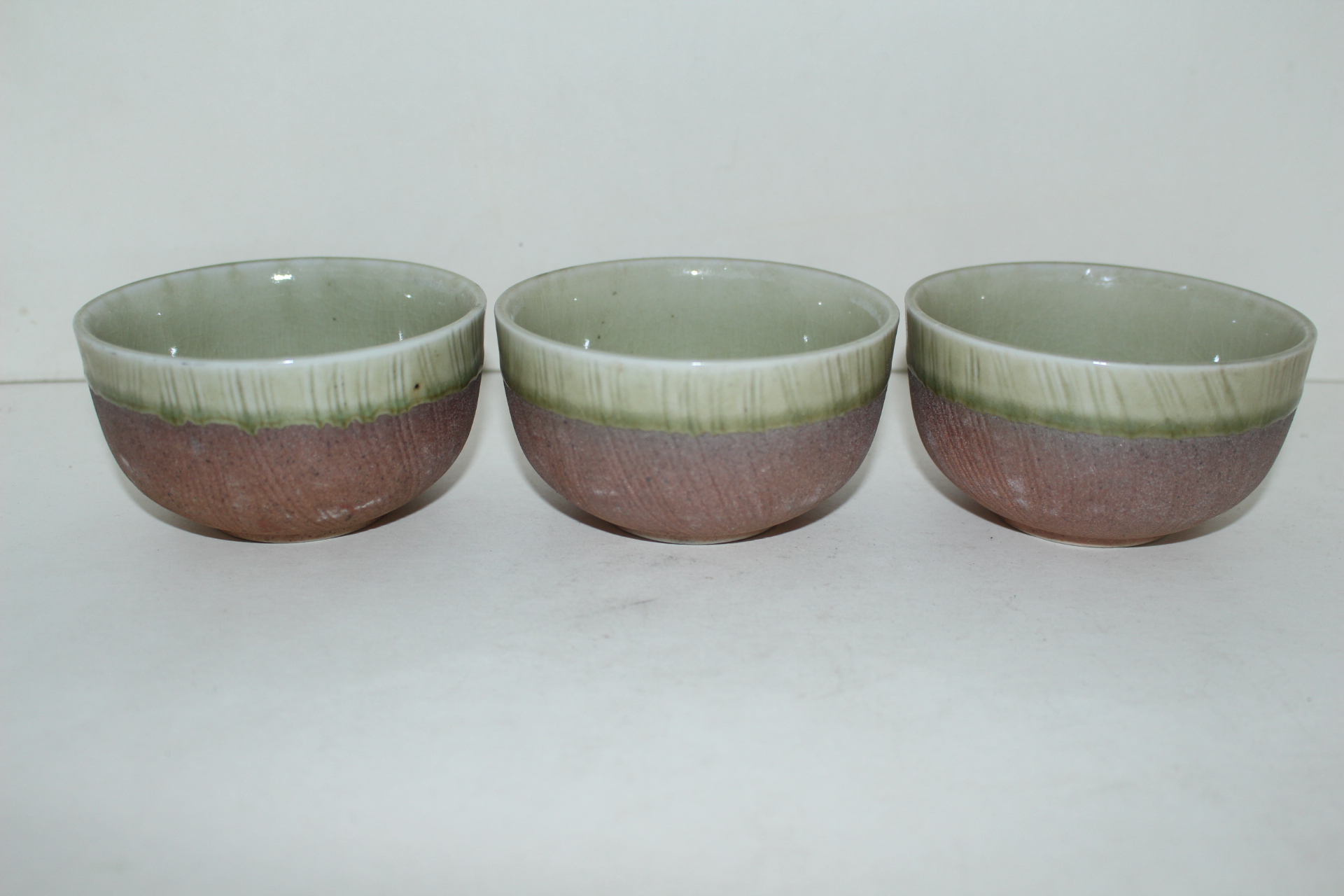 중형크기의 청자완 3점