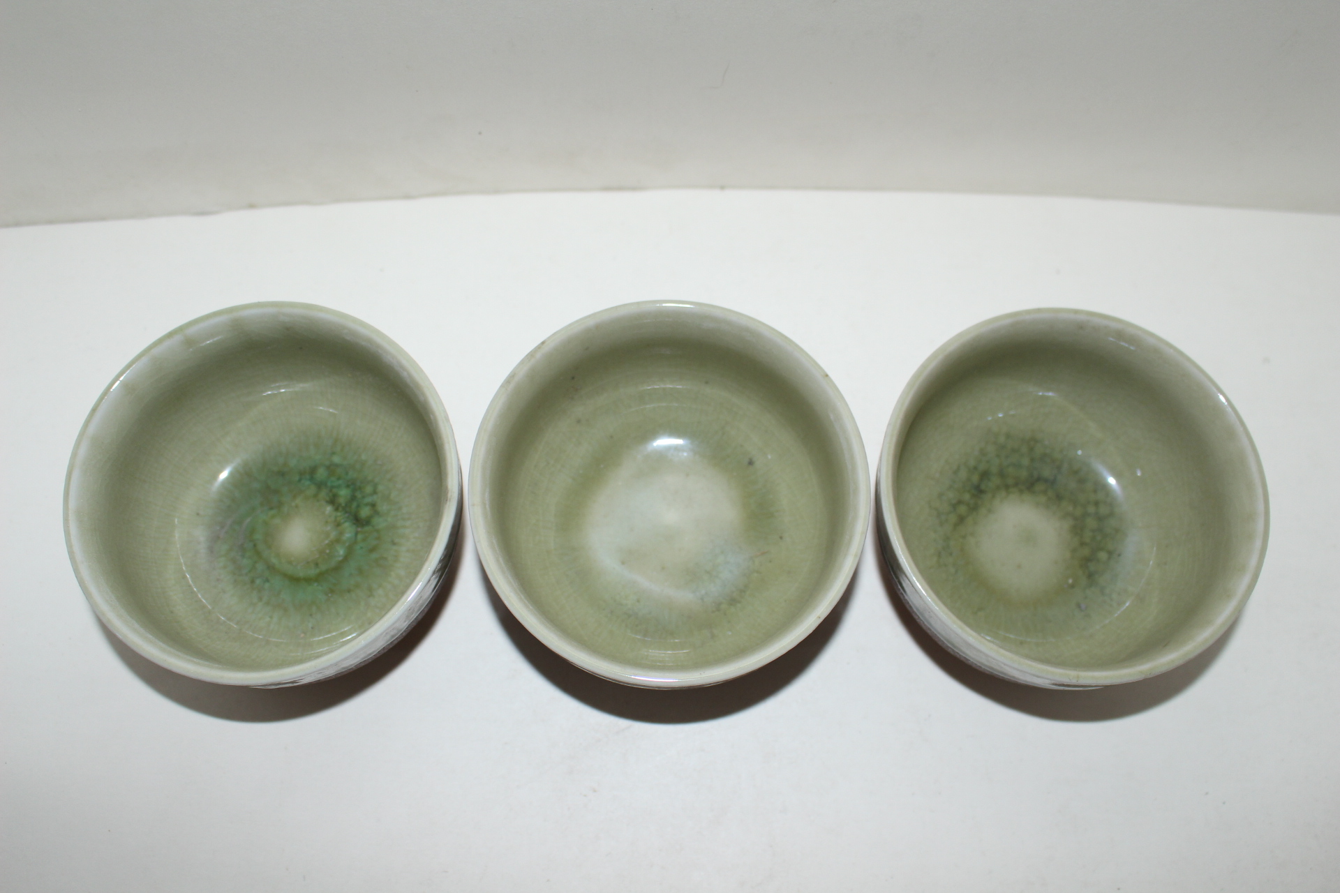 중형크기의 청자완 3점
