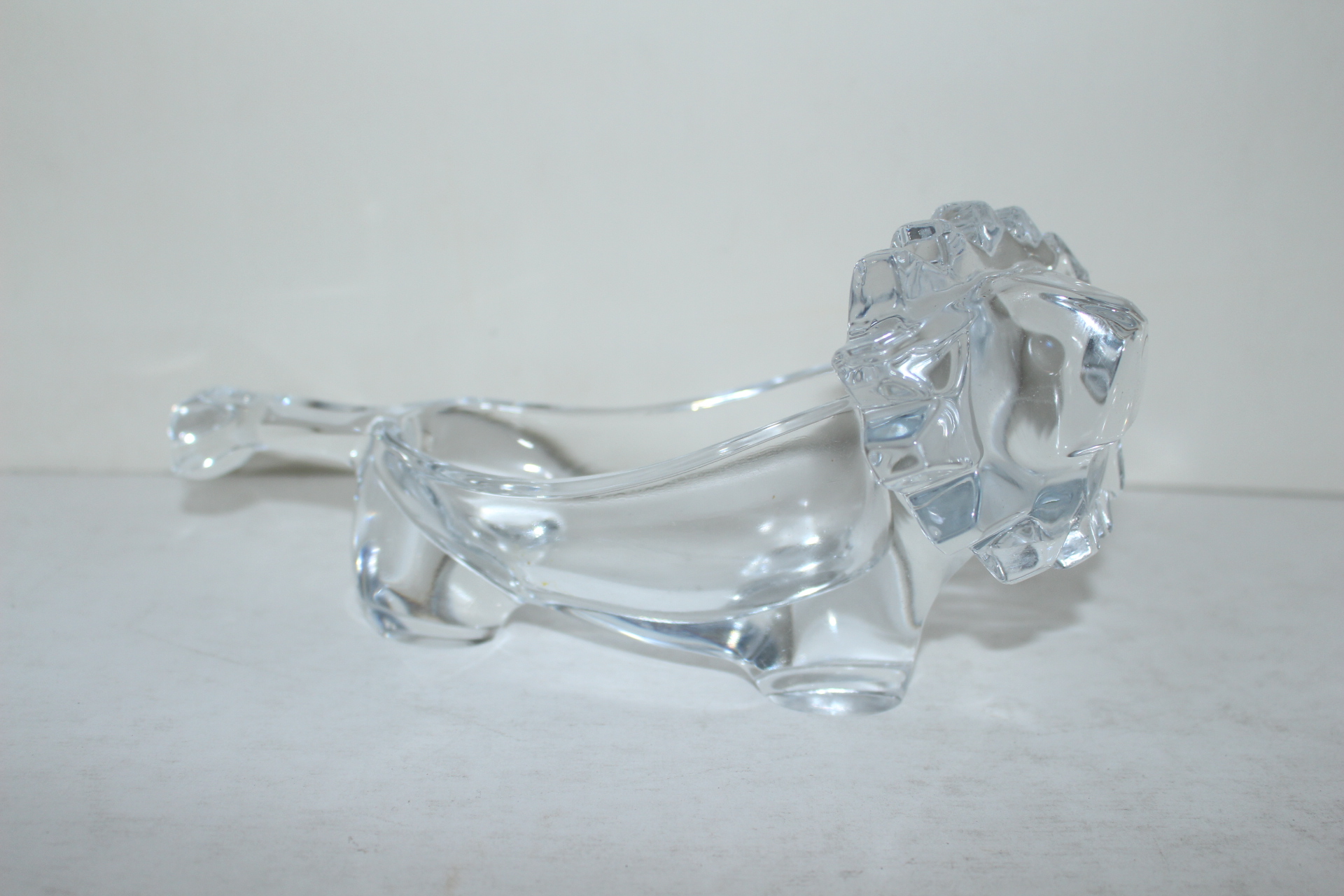 크리스탈 사자모양 조각품