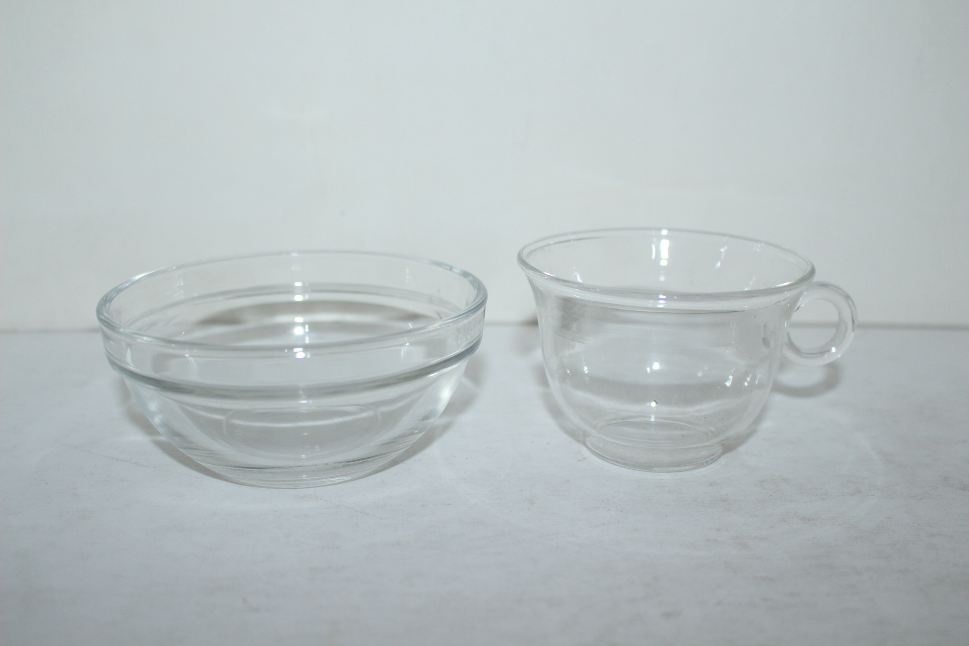 유리로된 완 과 잔