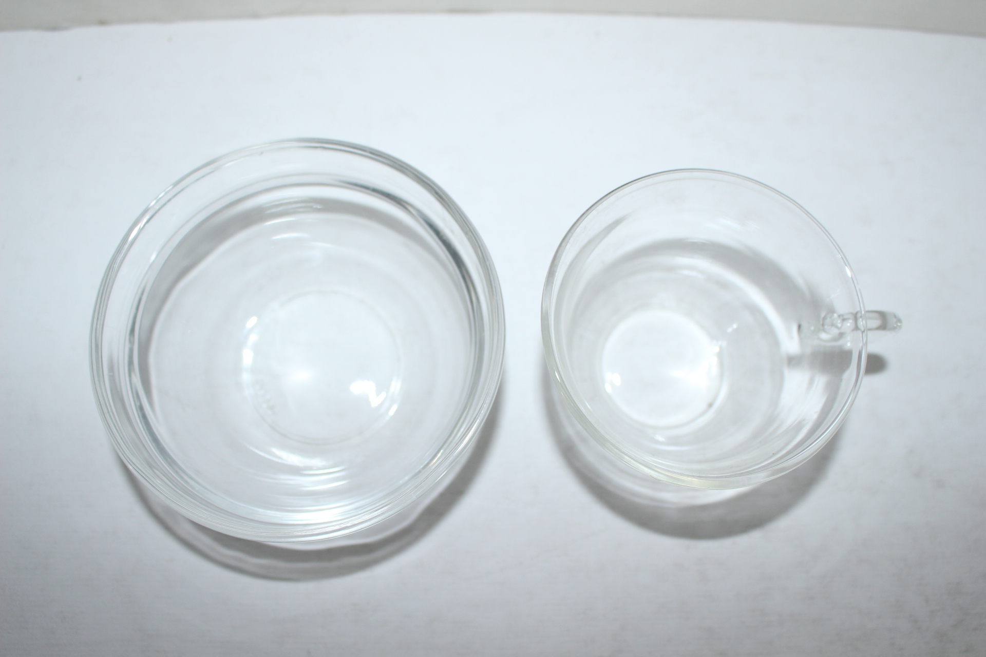 유리로된 완 과 잔