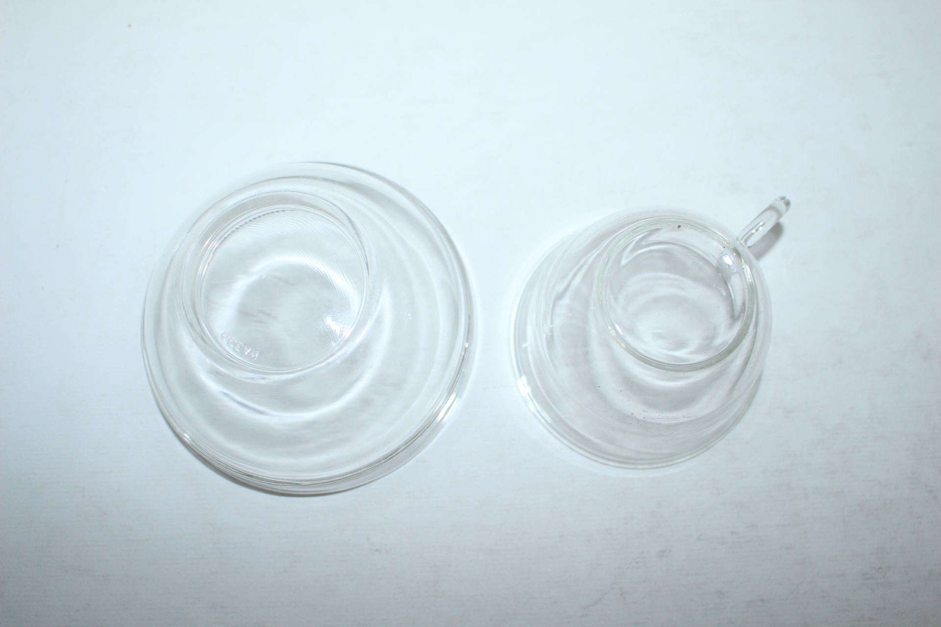 유리로된 완 과 잔