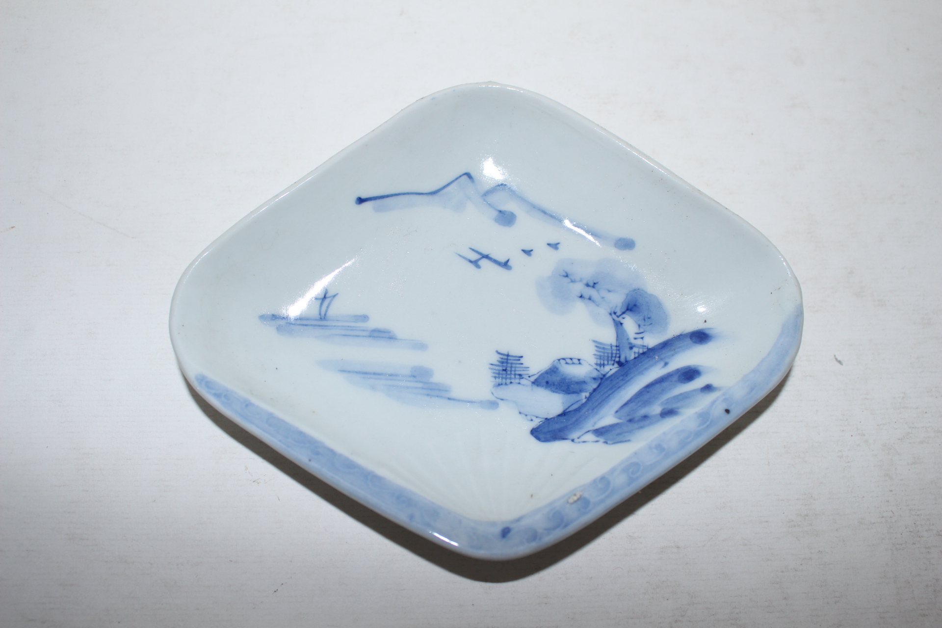 연대가좋은 청화백자산수문 사각완