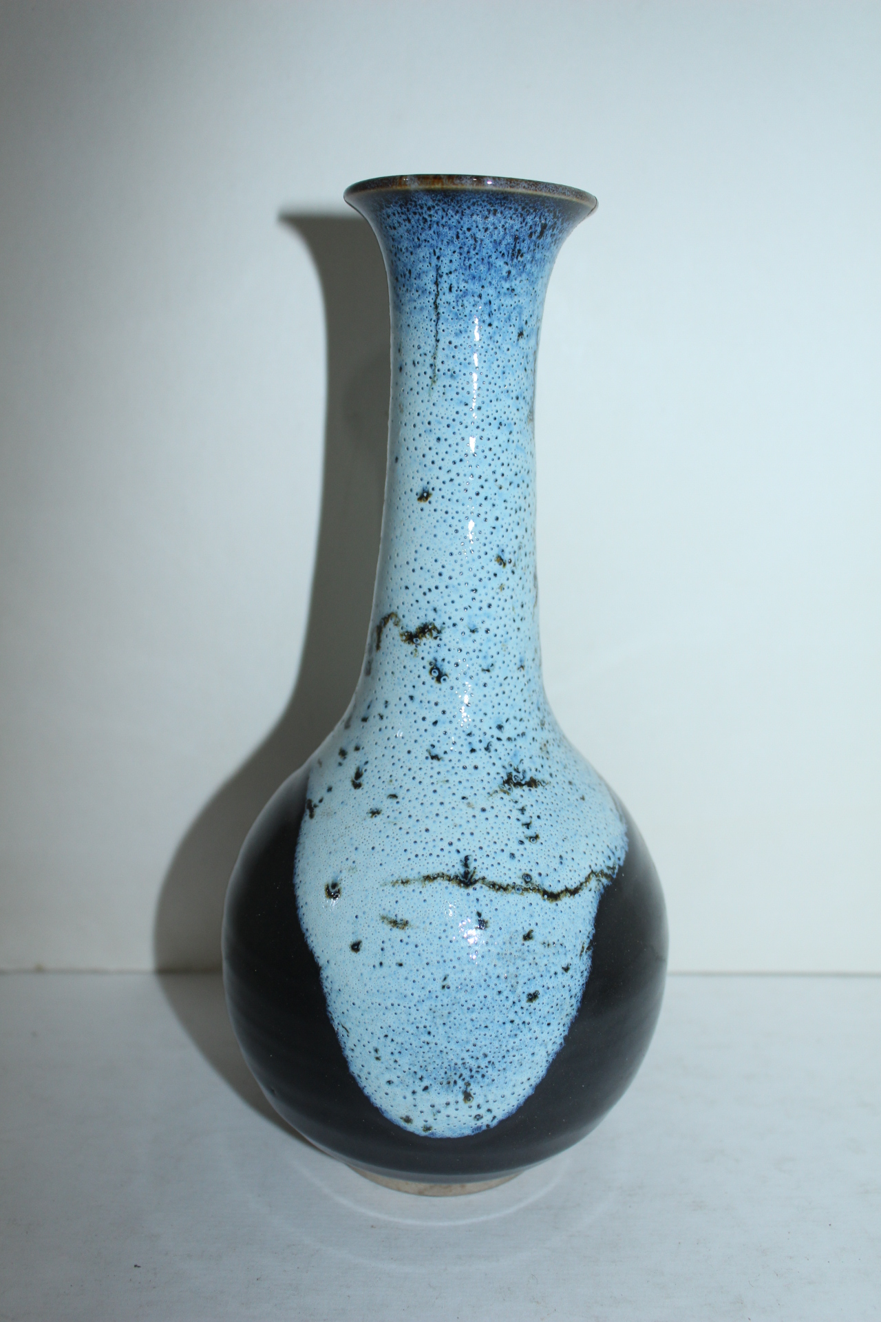 유약흘림이 좋은 청자 주병