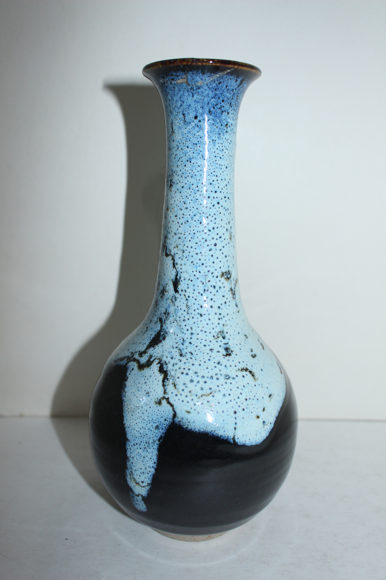 유약흘림이 좋은 청자 주병