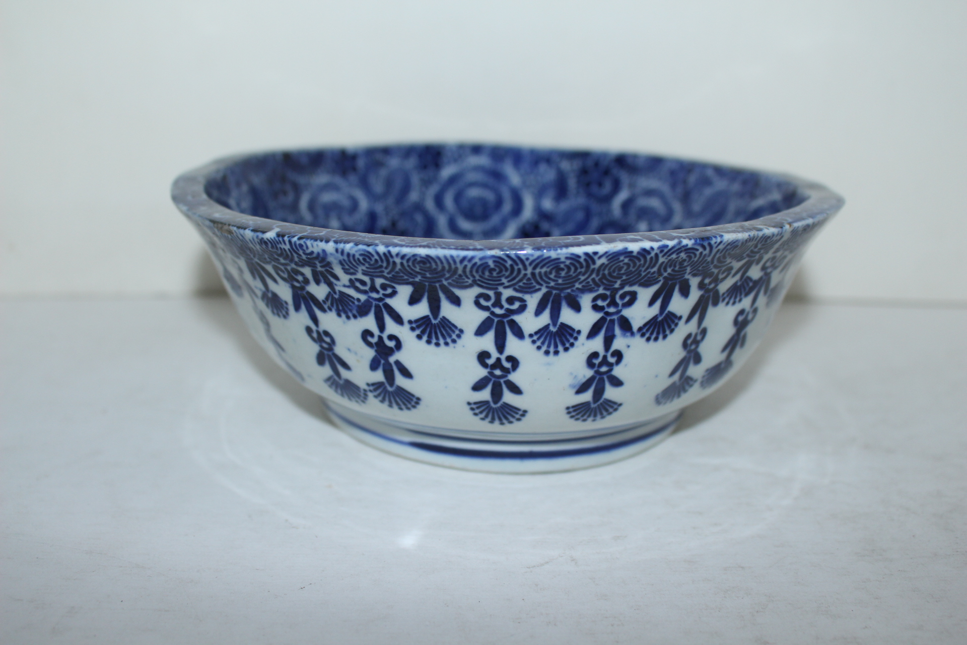 100년이상된 청화백자 나비화문 대완