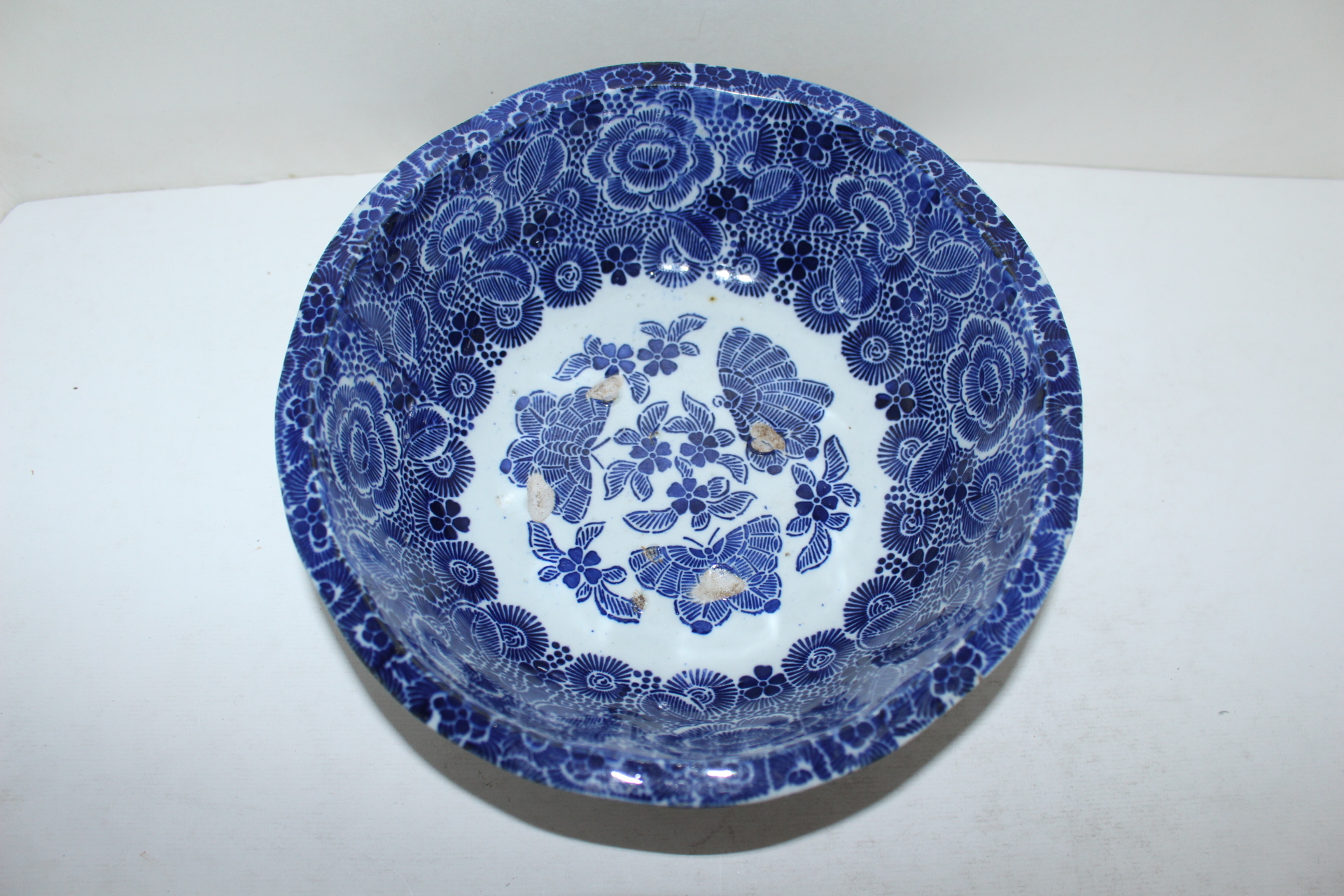 100년이상된 청화백자 나비화문 대완