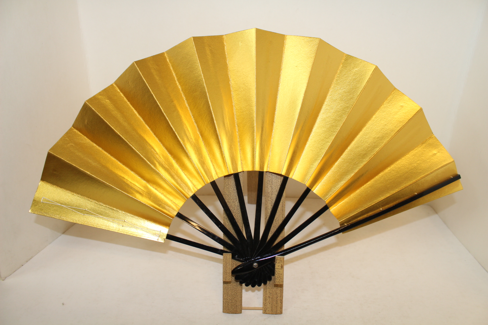 대나무받침대와 부채