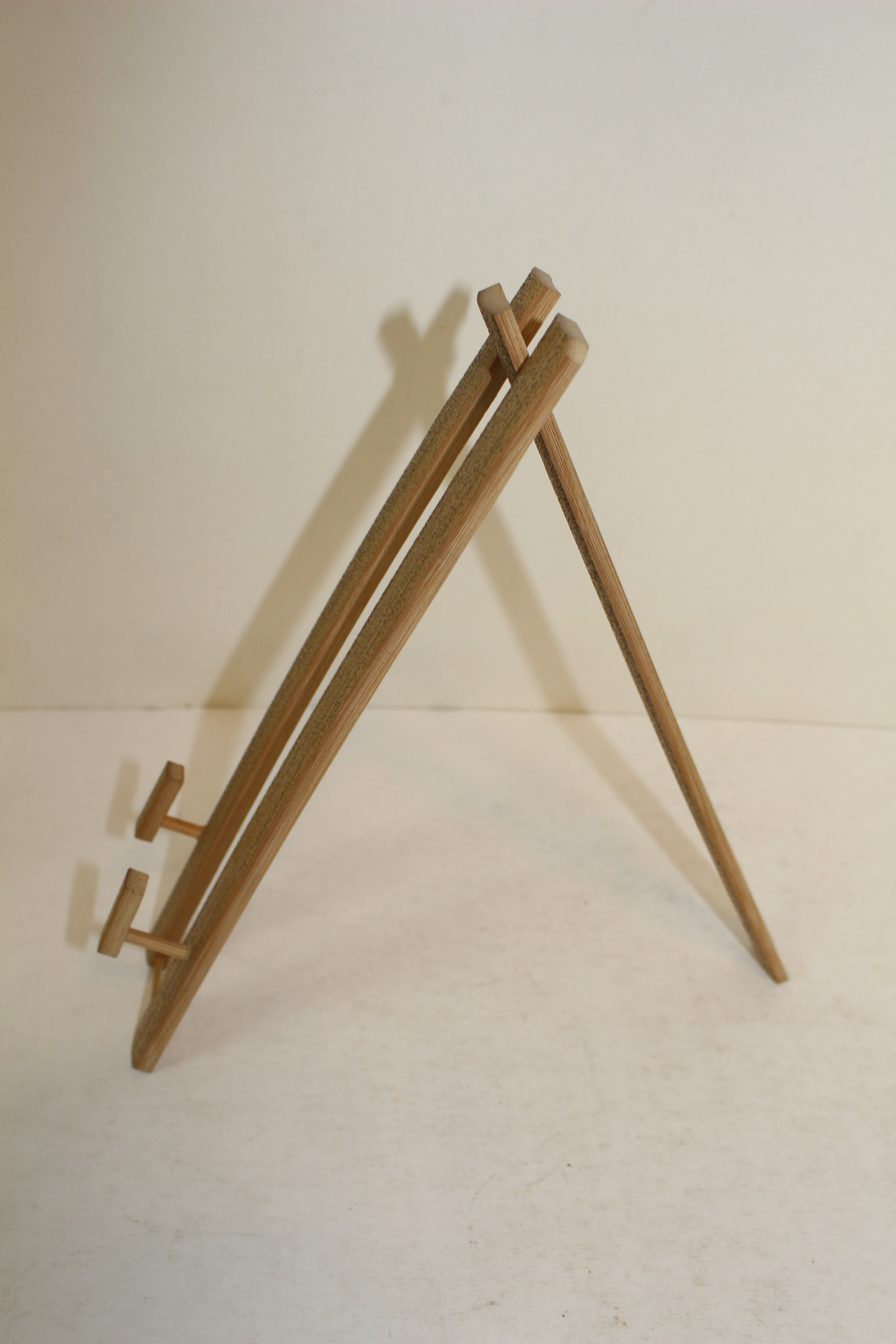 대나무받침대와 부채