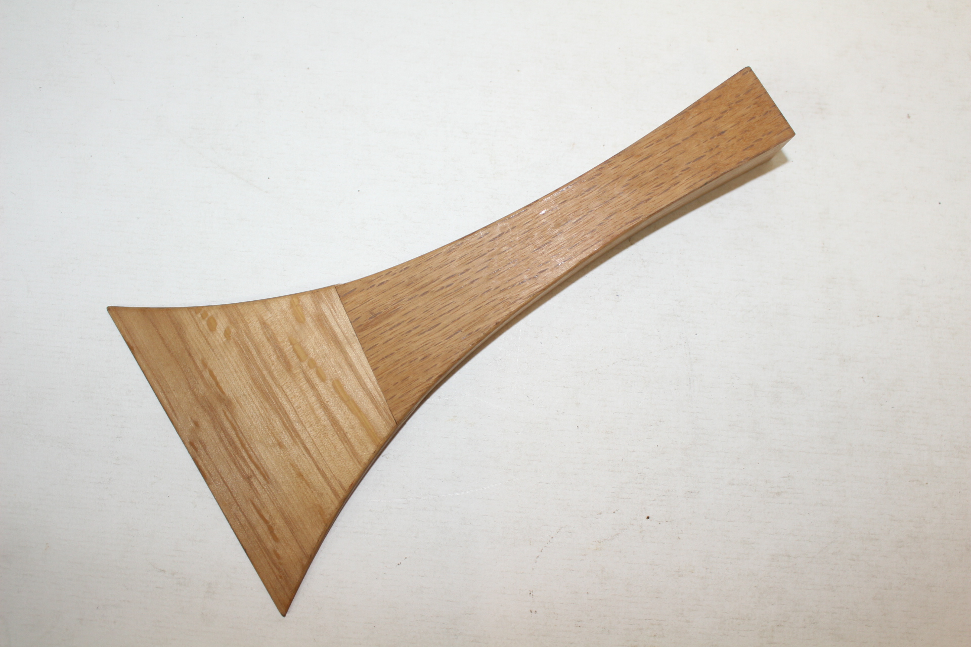 나무로된 악기 도구