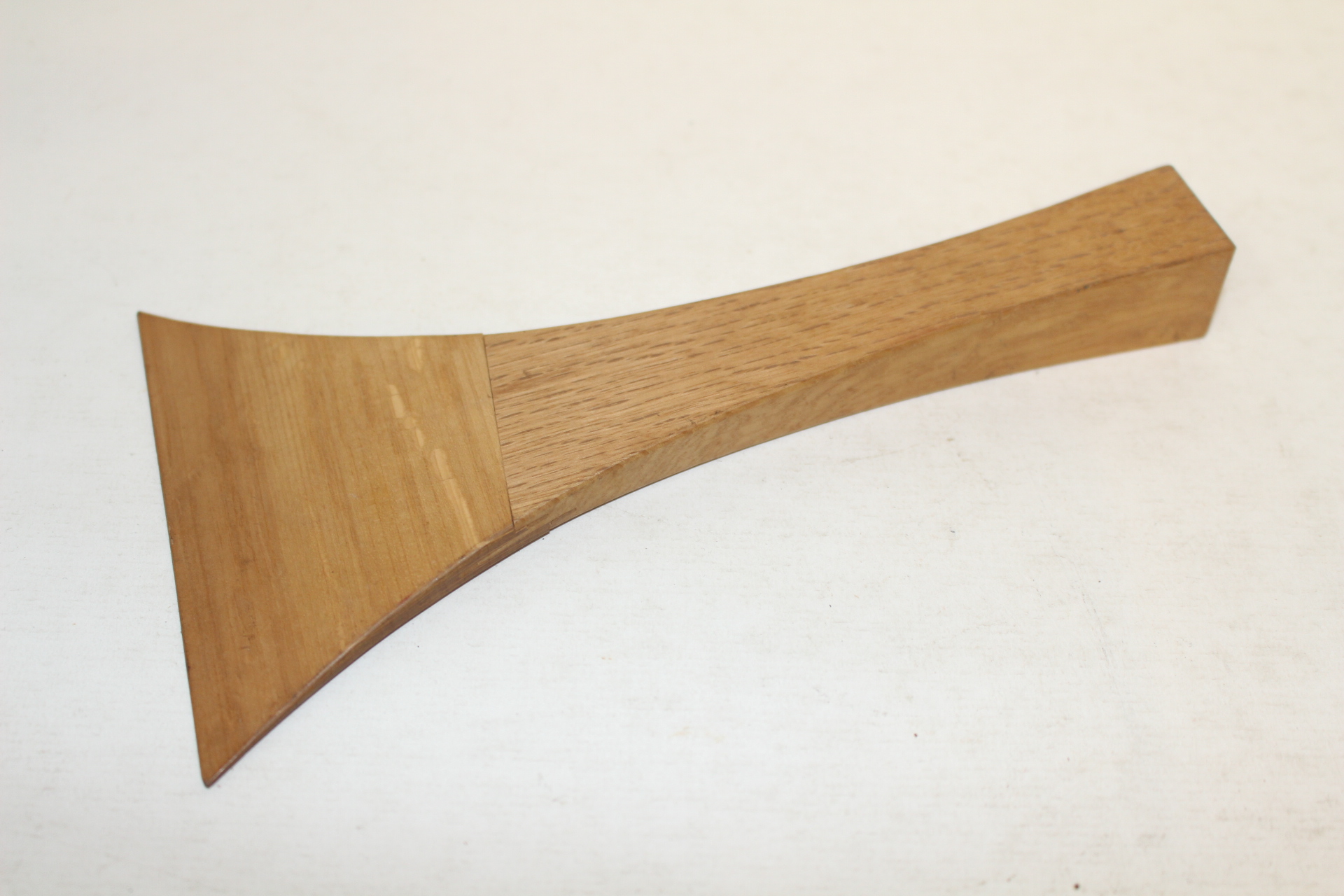 나무로된 악기 도구