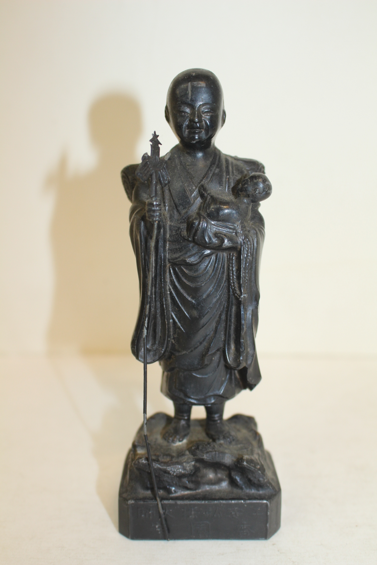 묵직한 주석재질로된 도인 조각상