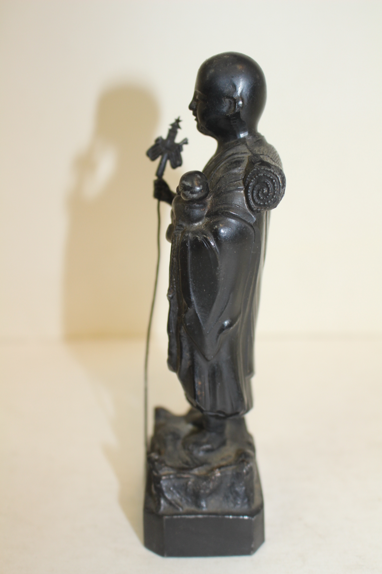 묵직한 주석재질로된 도인 조각상