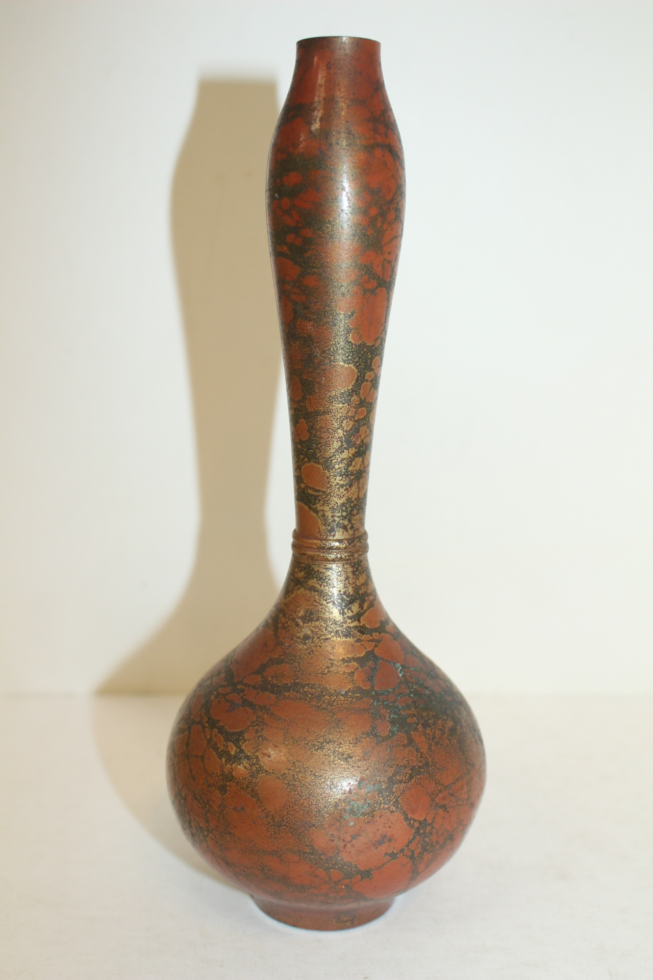 청동으로된 호리형 한송이화병