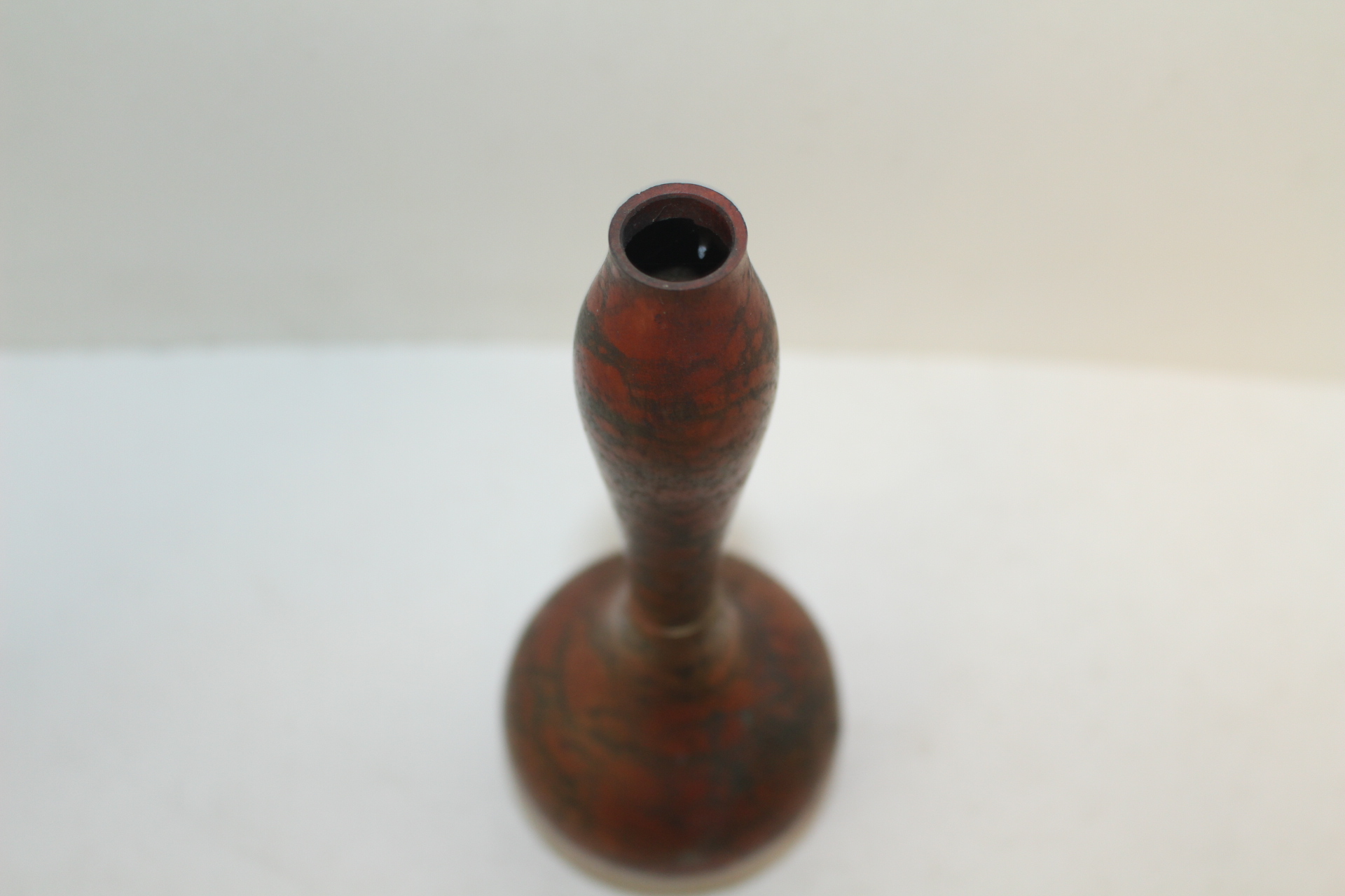 청동으로된 호리형 한송이화병