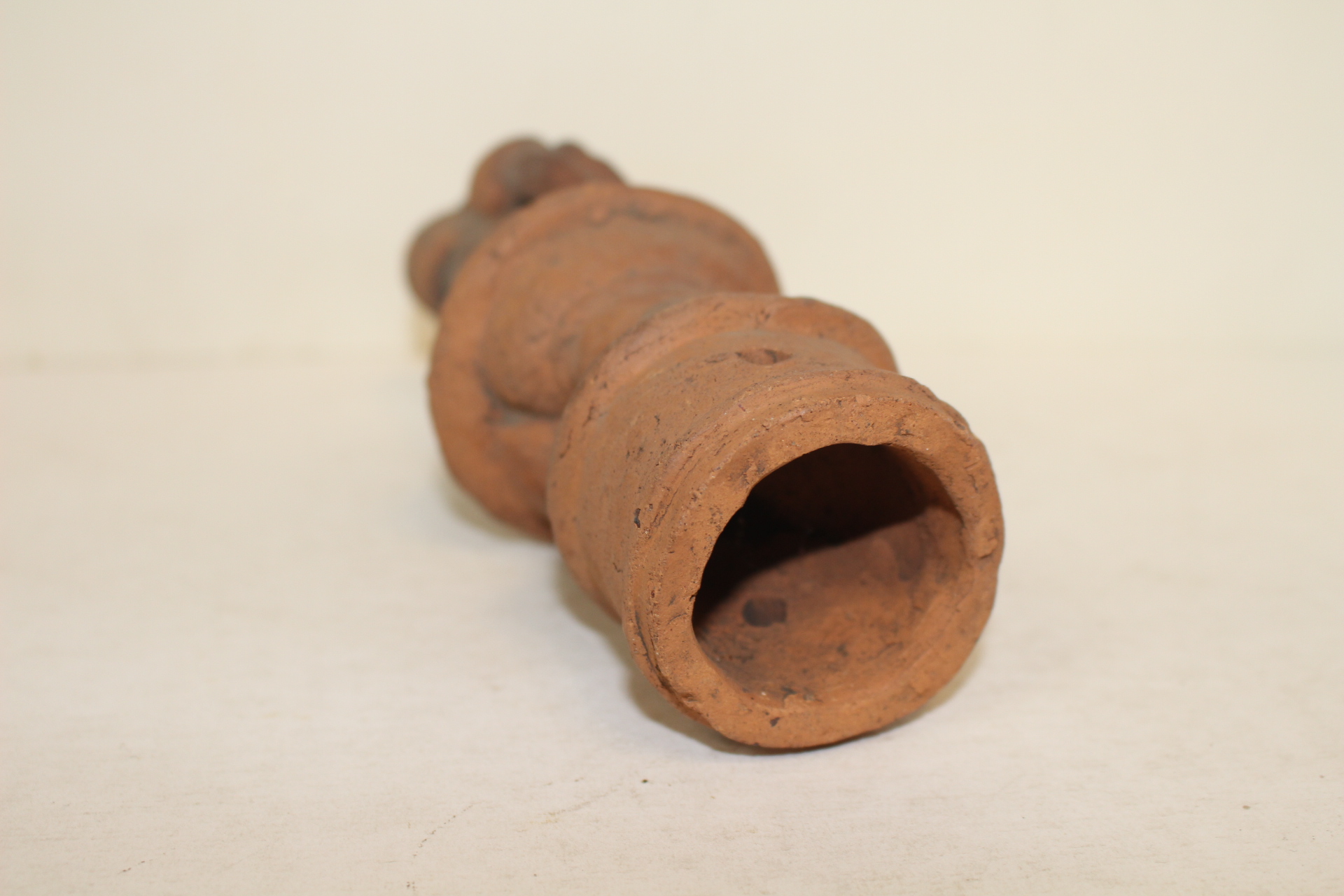 연대가좋은 토기로된 인물조각상