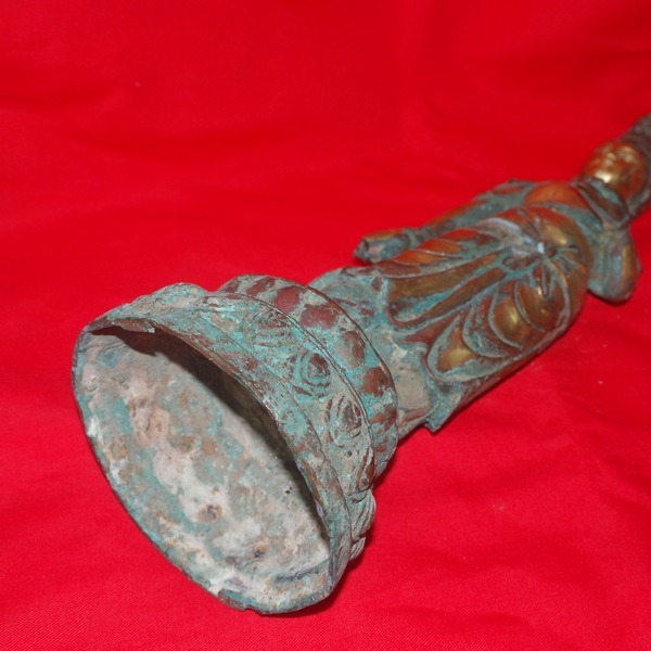 청동으로된 금동불 입상