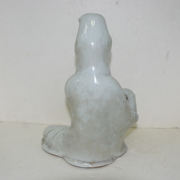 연대가좋은 백자 관음좌불