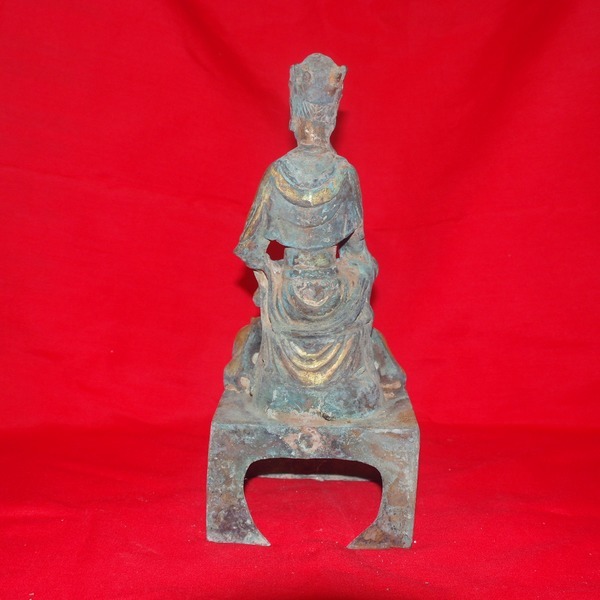 청동으로된 금동 좌불상