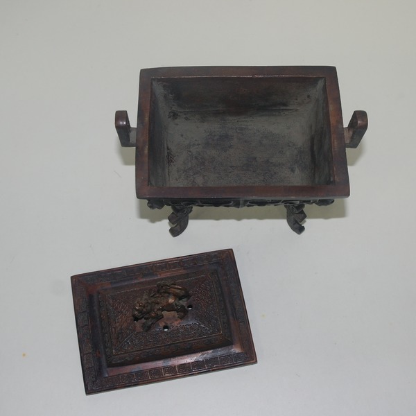 청동으로된 사족이귀해태용향로