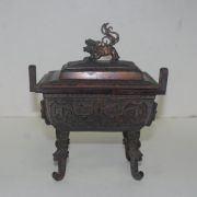 청동으로된 사족이귀해태용향로