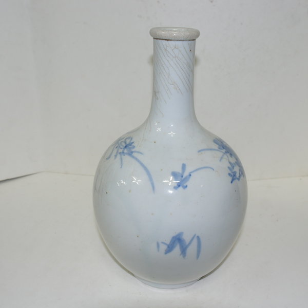 100년이상된 청화백자 화문 주병