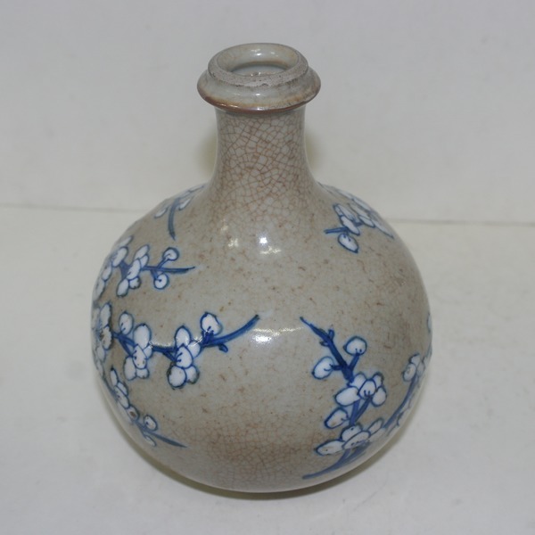 100년이상된 청화백자 화문 주병