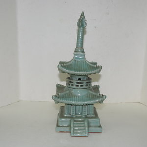 연대가 좋은 청자 탑향로