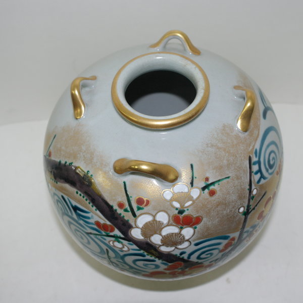 구곡(구다니)작품의 백자 사귀금채화문 호