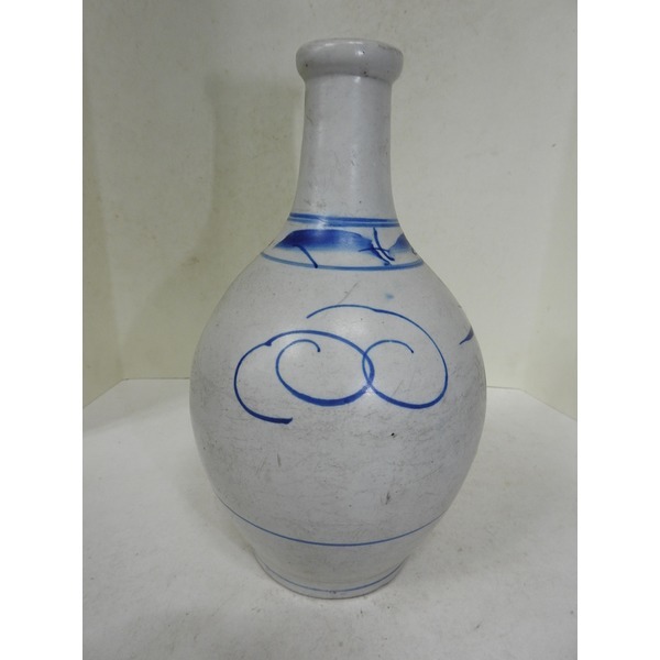 100년이상된 청화백자 초화문 주병