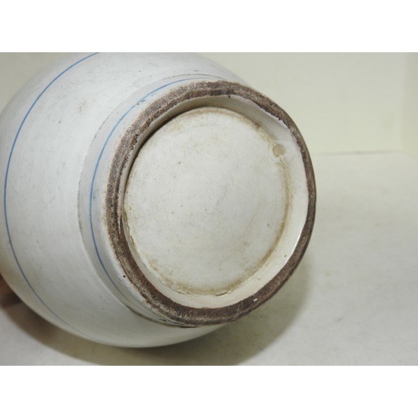 100년이상된 청화백자 초화문 주병