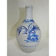 100년이상된 청화백자 초화문 주병