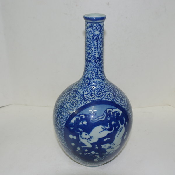 고이마리 청화백자 토끼문 주병