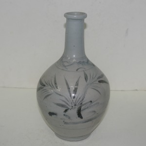 100년이상된 청화백자 화문주병