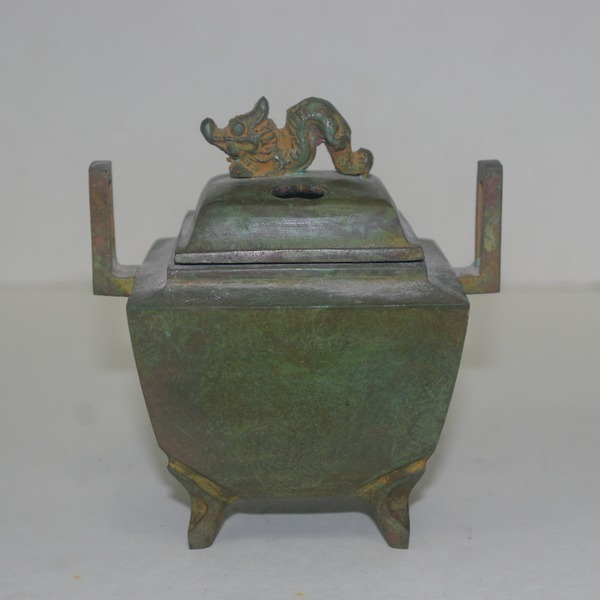 청동으로된 사족이귀 향로